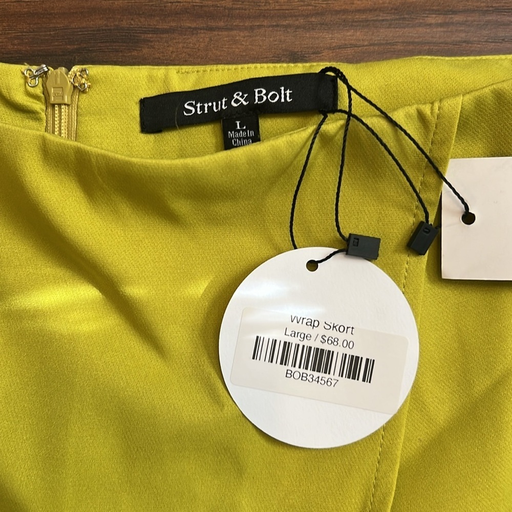 Strut & Bolt Green/Yellow Skort NWT - Picture 3 of 4